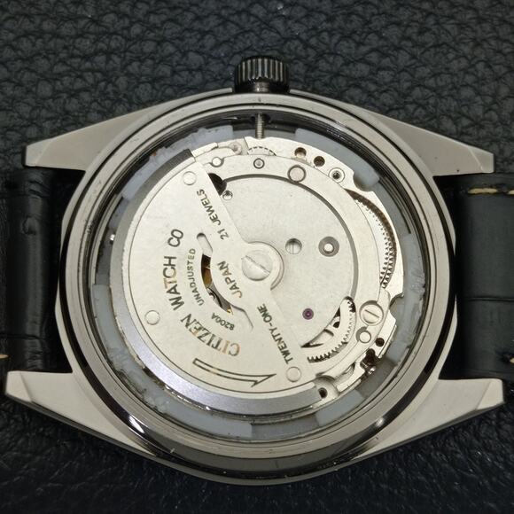 Vintage 1972 Citizen Automatic Mens Silver Watch W/daydate & Red accents - Picture 9 of 9